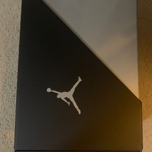 Air Jordan 11 Jubilee - Picture 3 of 6